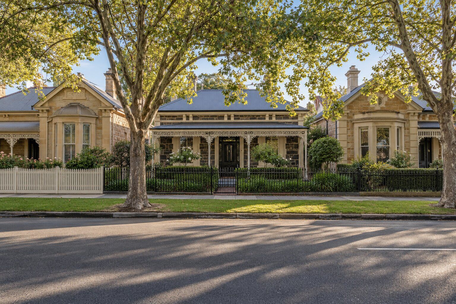 Carpenter, inner north Adelaide: sandstone and bluestone villas with iron lace verandahs behind iron palisade fences